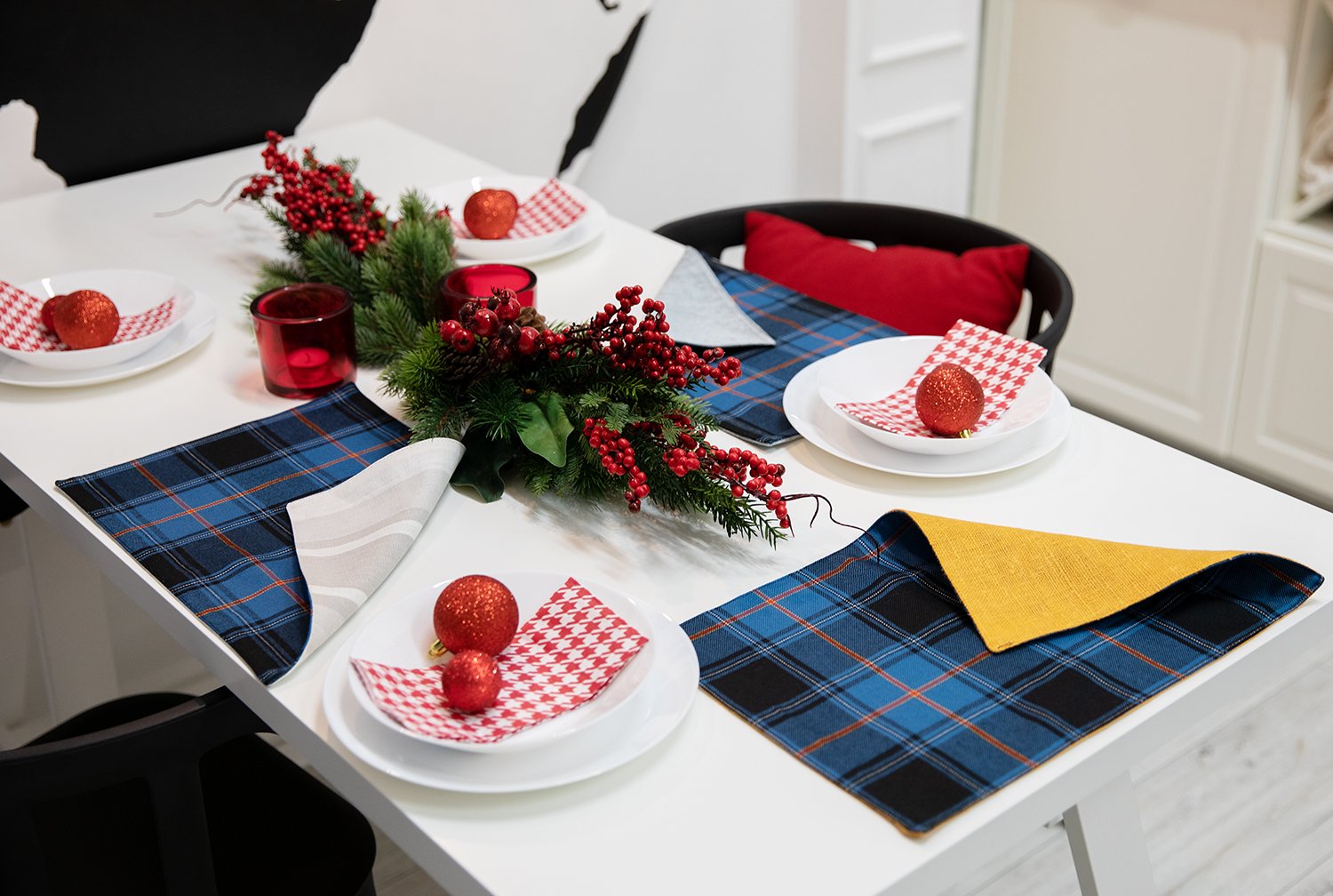 Tartan-lauakate (helesinine)
